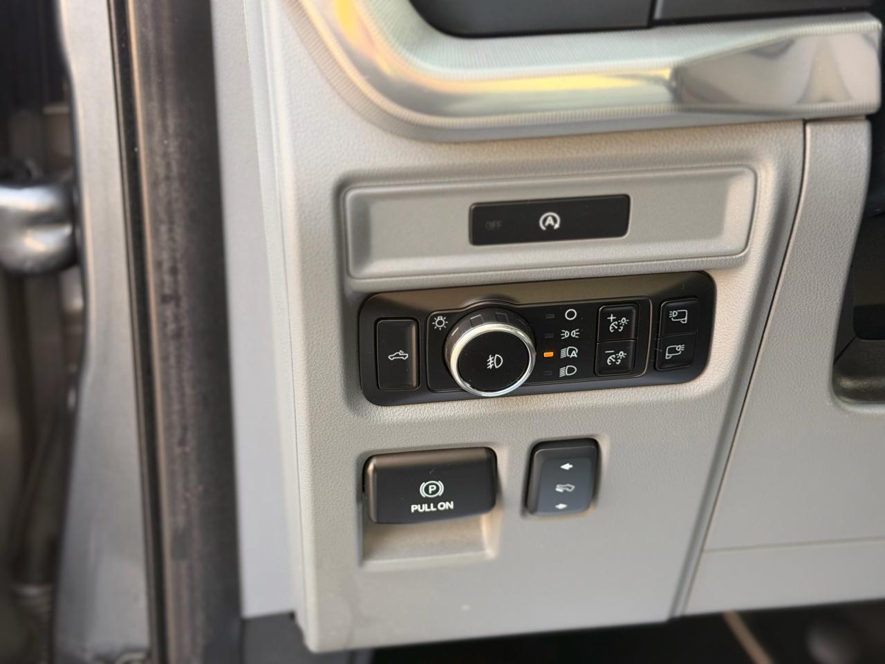 Ford F-150 Lariat SuperCrew 4WD 2025