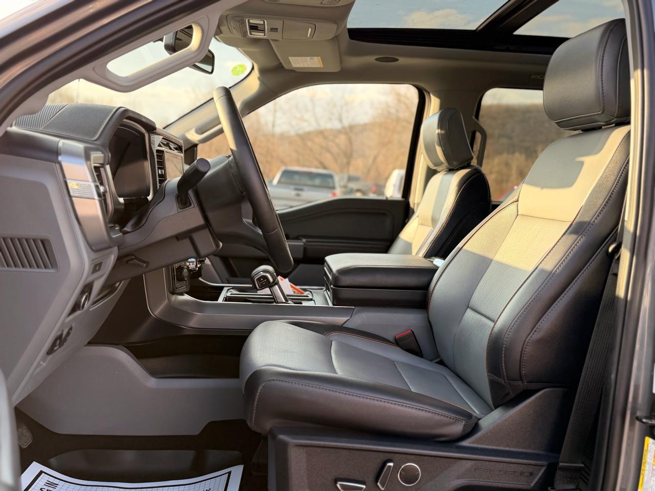 Ford F-150 Lariat SuperCrew 4WD 2025