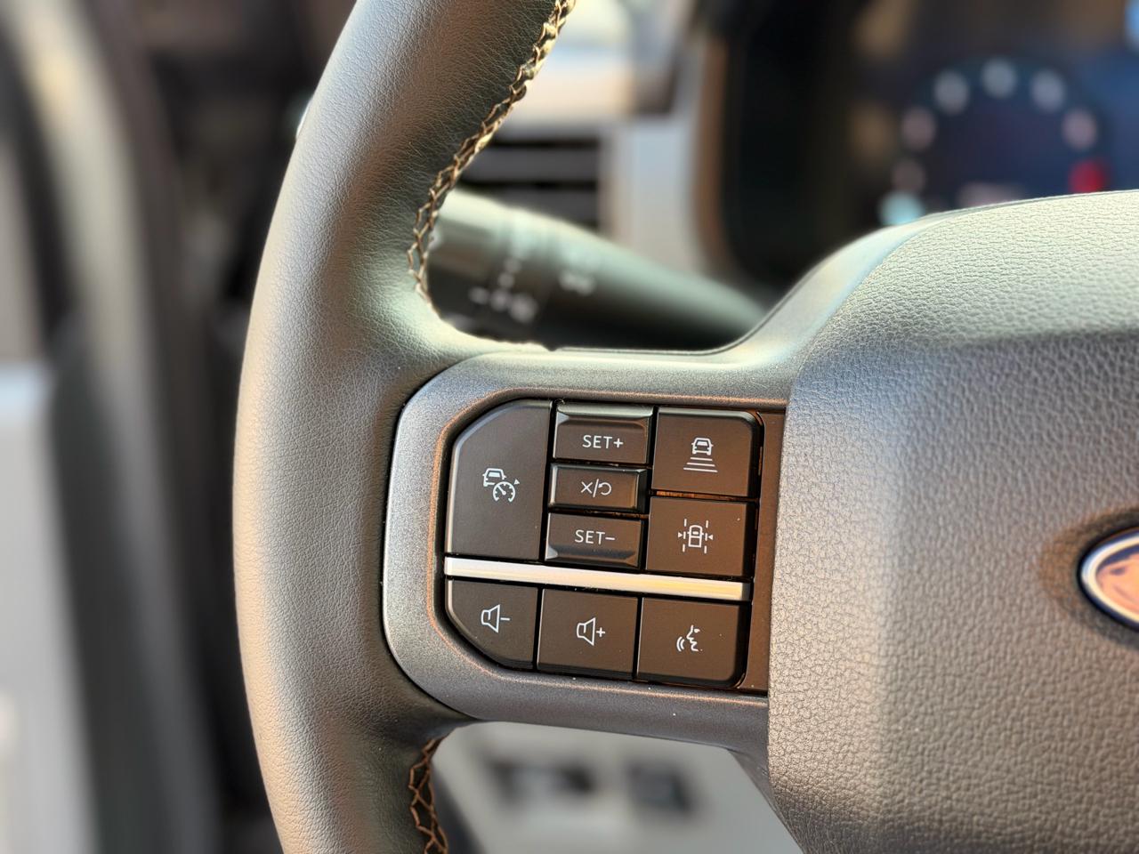 Ford F-150 Lariat SuperCrew 4WD 2025