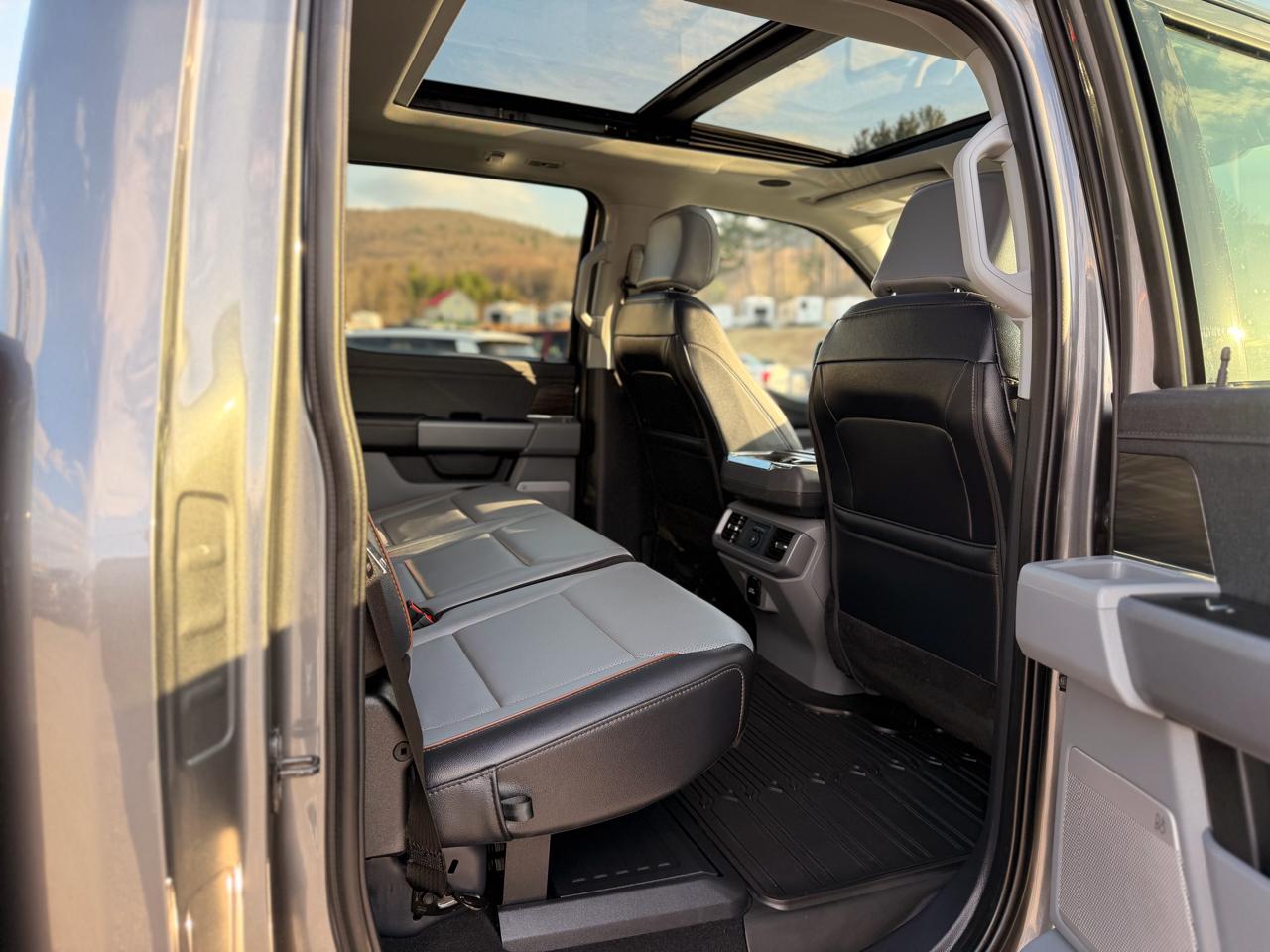 Ford F-150 Lariat SuperCrew 4WD 2025