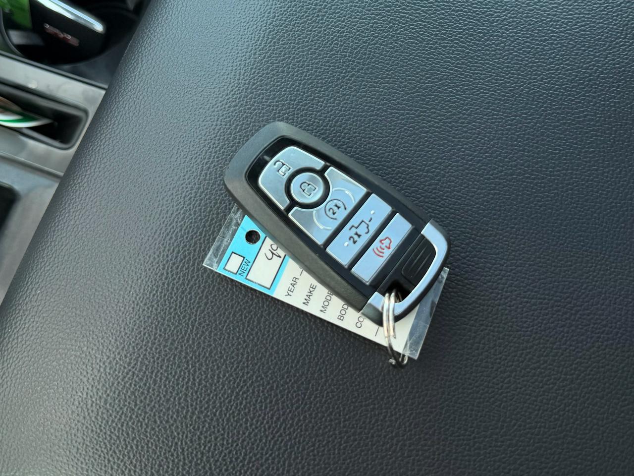 Ford F-150 Lariat SuperCrew 4WD 2025