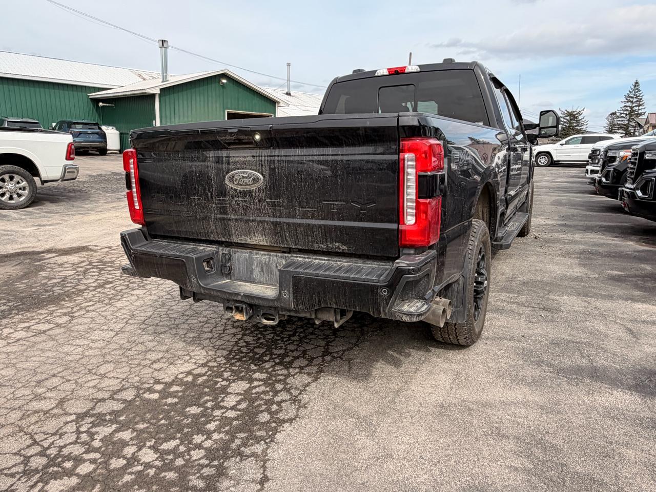Ford F-250 SD Lariat Crew Cab 4WD 2024