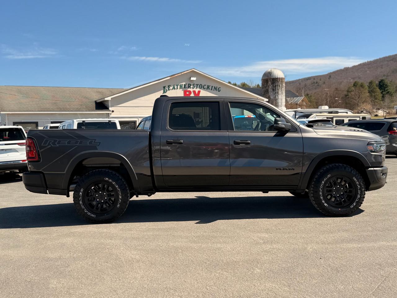 RAM 1500 Rebel Crew Cab SB 4WD 2026