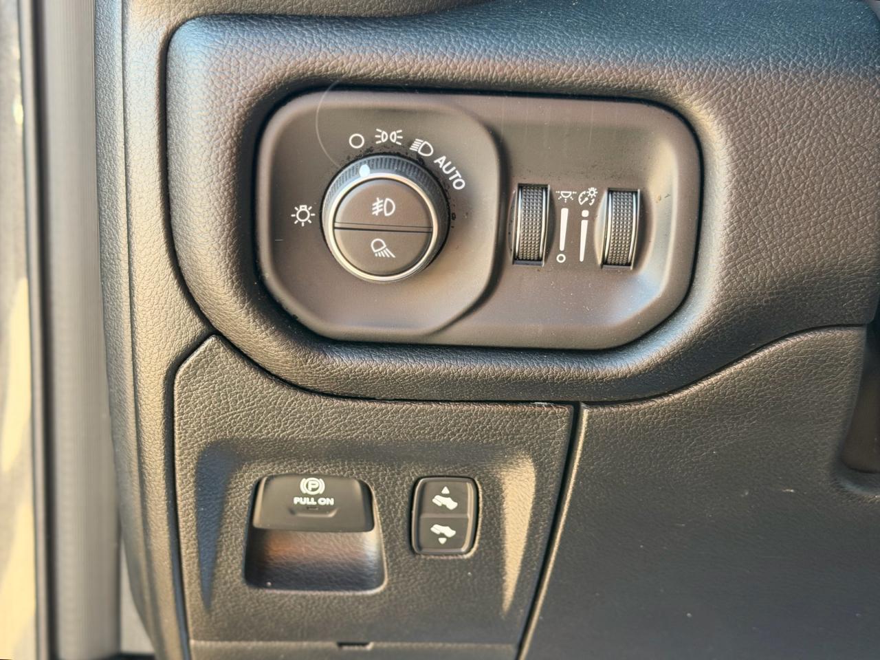 RAM 1500 Rebel Crew Cab SB 4WD 2026