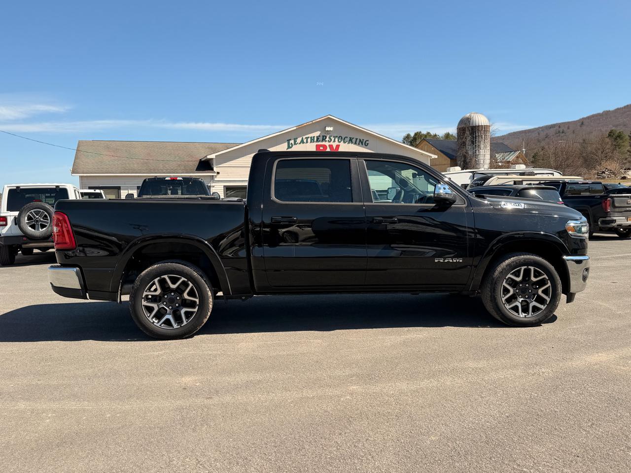 RAM 1500 Laramie Crew Cab SWB 4WD 2026