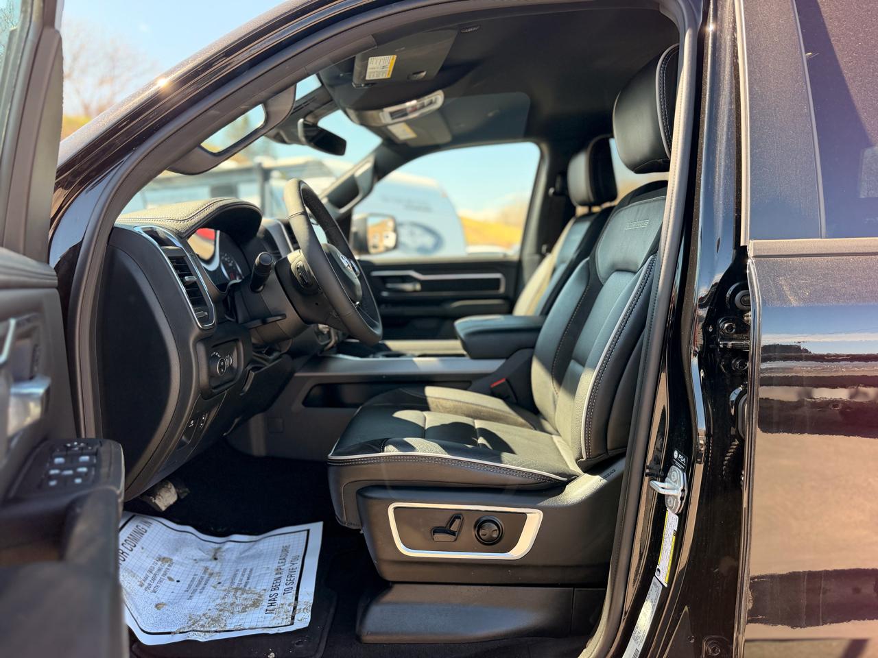 RAM 1500 Laramie Crew Cab SWB 4WD 2026
