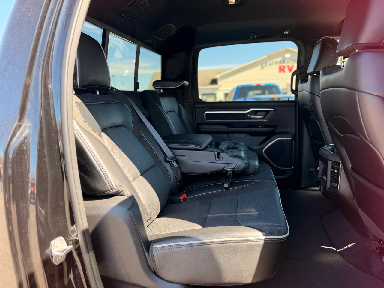 RAM 1500 Laramie Crew Cab SWB 4WD 2026