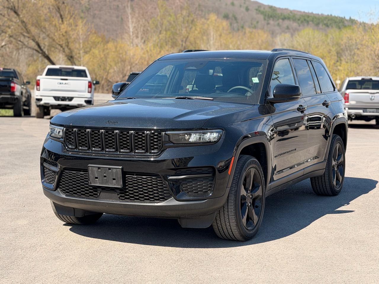 2023 Jeep Grand Cherokee Altitude AWD