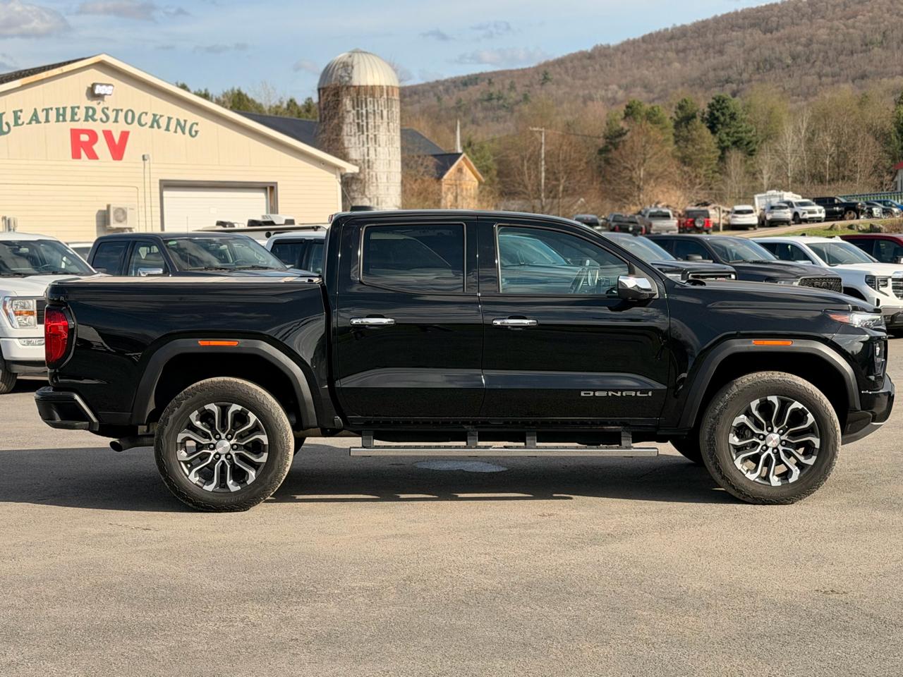 GMC Canyon Denali Crew Cab 4WD 2023