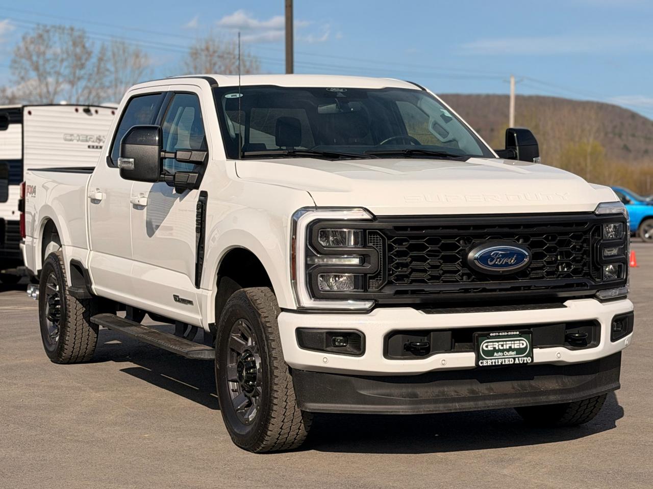 Ford F-250 SD Lariat Crew Cab 4WD 2024