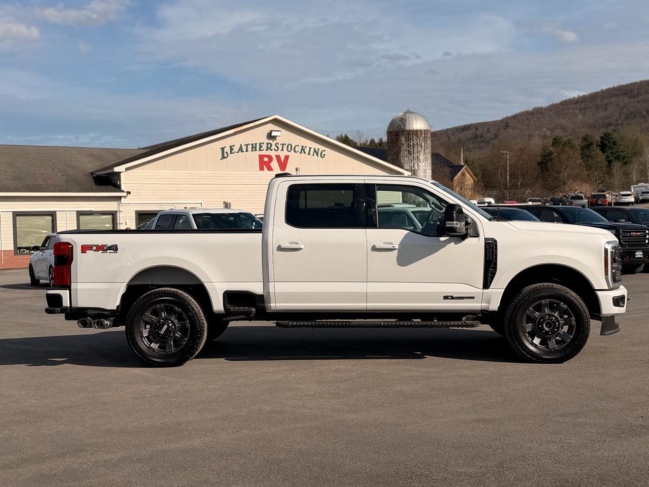 Ford F-250 SD Lariat Crew Cab 4WD 2024