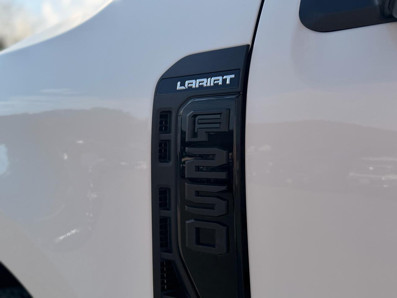 Ford F-250 SD Lariat Crew Cab 4WD 2024