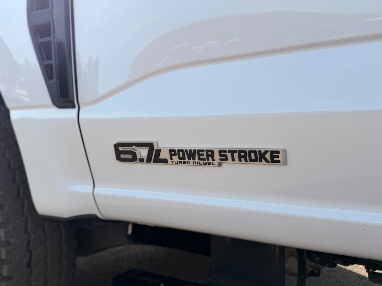 Ford F-250 SD Lariat Crew Cab 4WD 2024