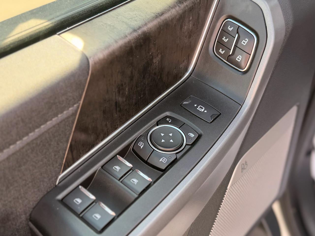 Ford F-250 SD Lariat Crew Cab 4WD 2024