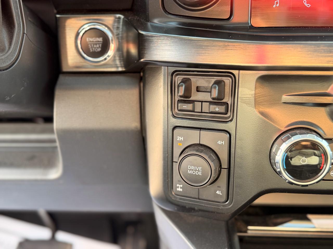 Ford F-250 SD Lariat Crew Cab 4WD 2024