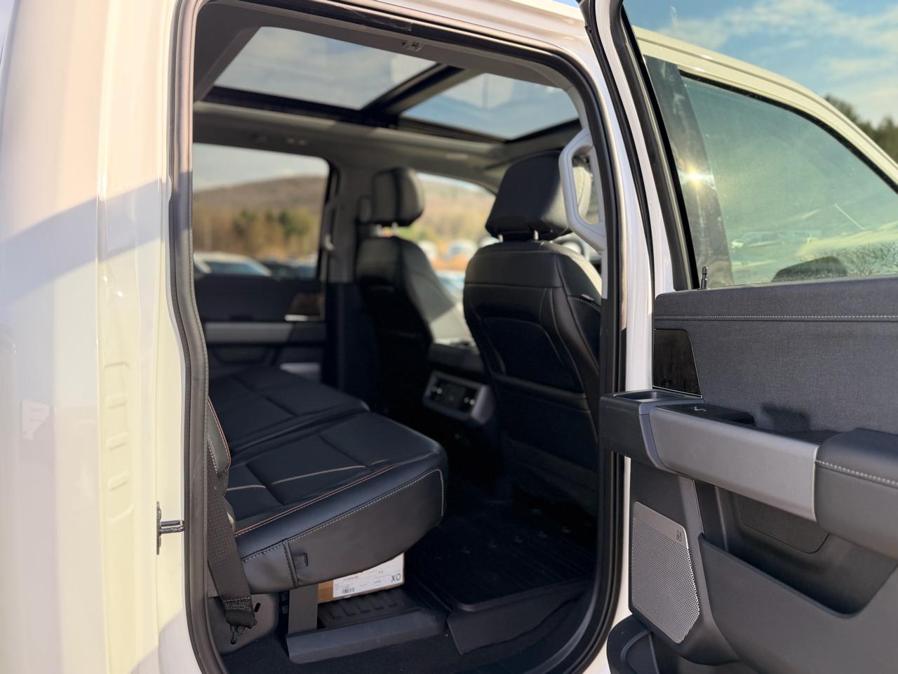 Ford F-250 SD Lariat Crew Cab 4WD 2024