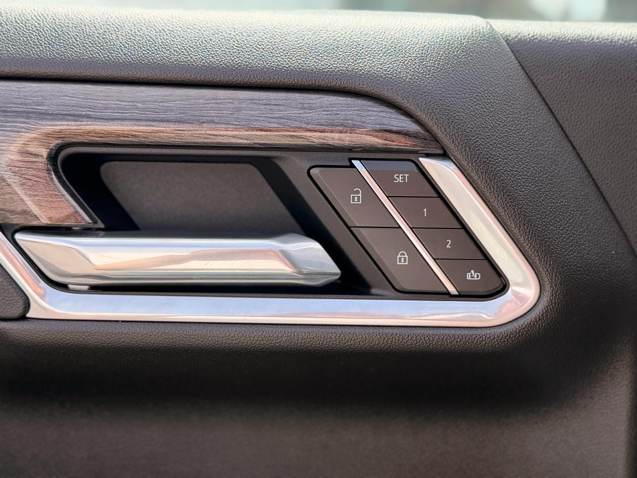 Chevrolet Silverado 3500HD LTZ Crew Cab 4WD 2025