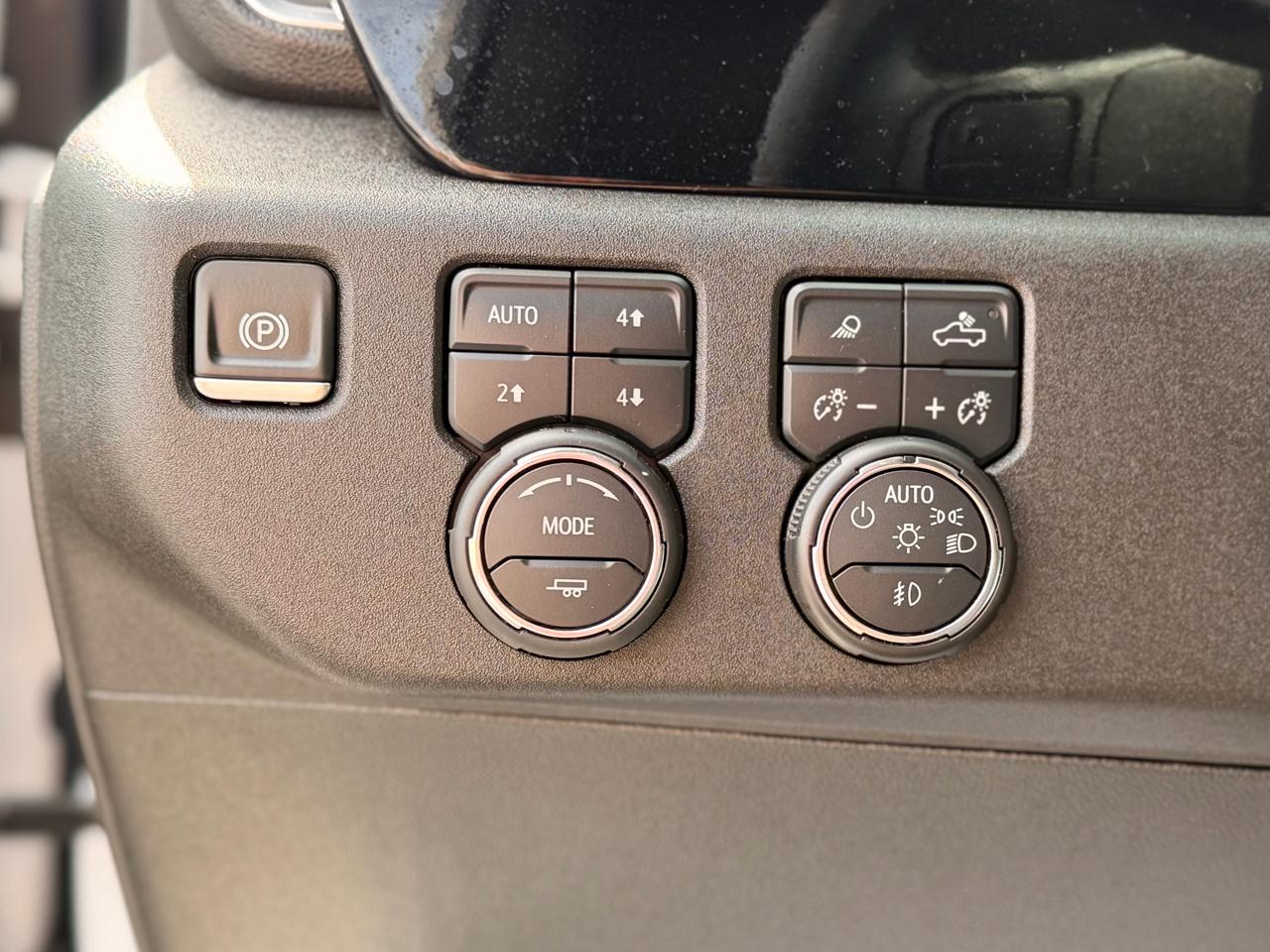 Chevrolet Silverado 3500HD LTZ Crew Cab 4WD 2025