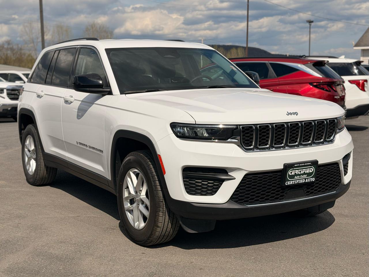 Jeep Grand Cherokee Laredo 4WD 2023