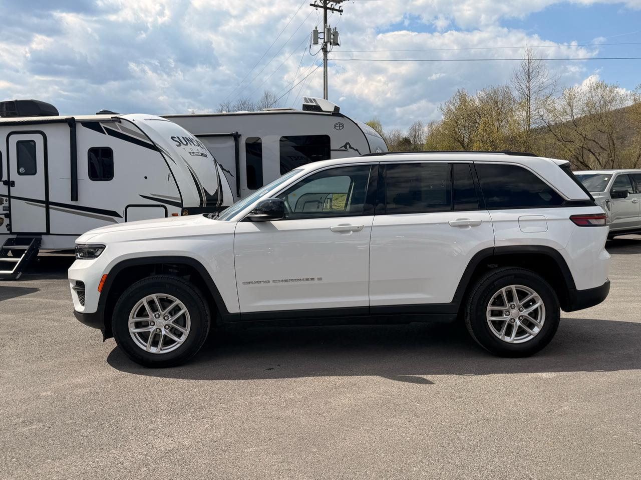 Jeep Grand Cherokee Laredo 4WD 2023