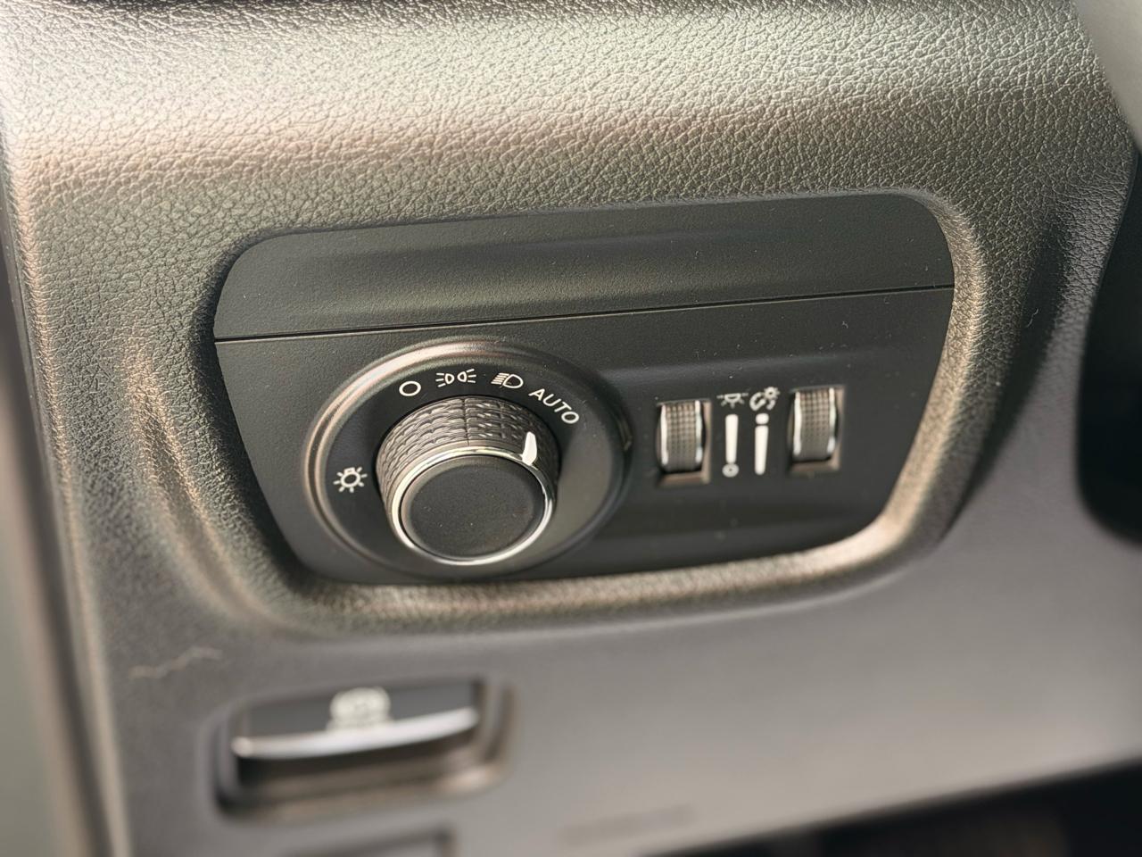 Jeep Grand Cherokee Laredo 4WD 2023