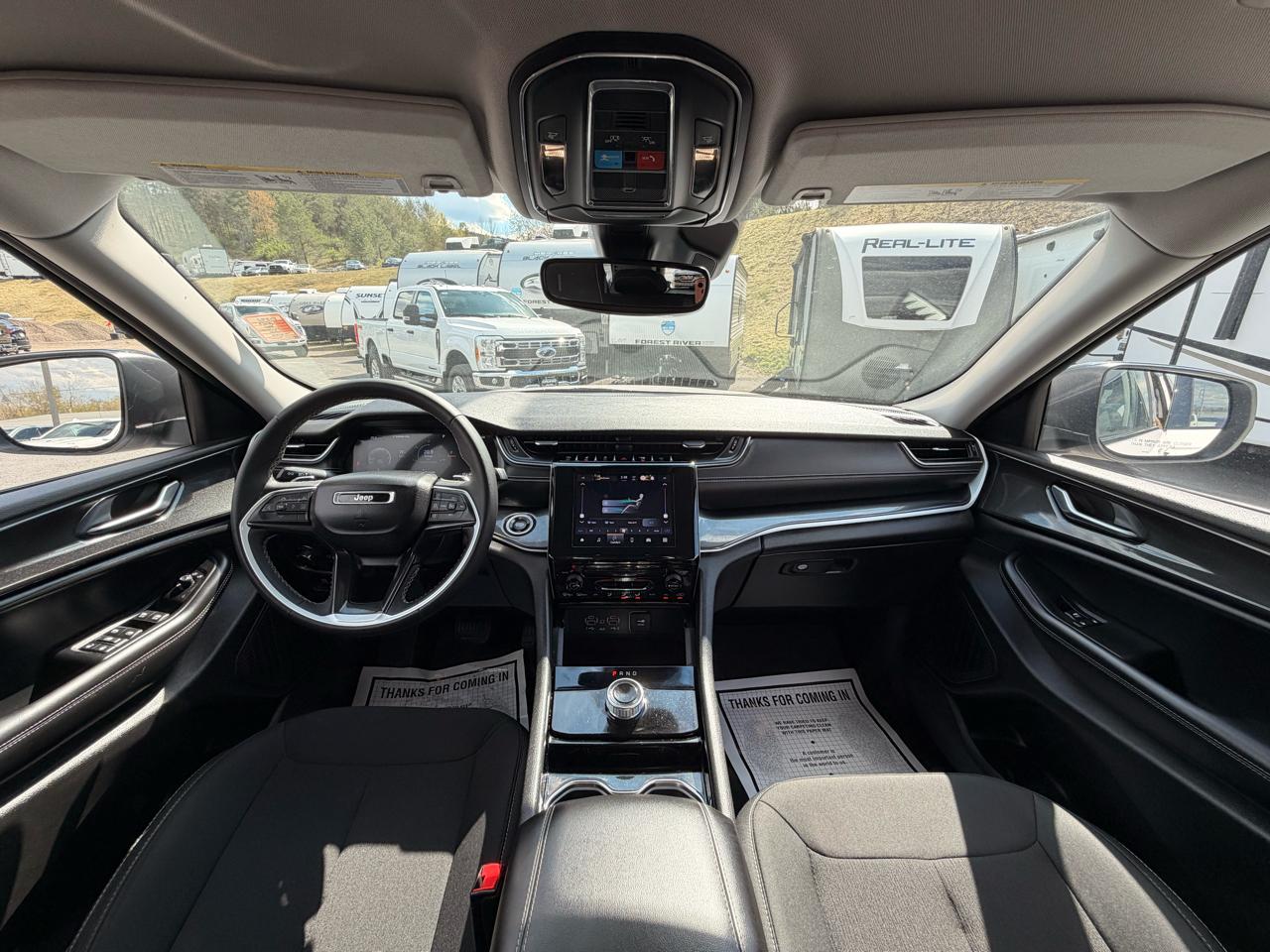 Jeep Grand Cherokee Laredo 4WD 2023