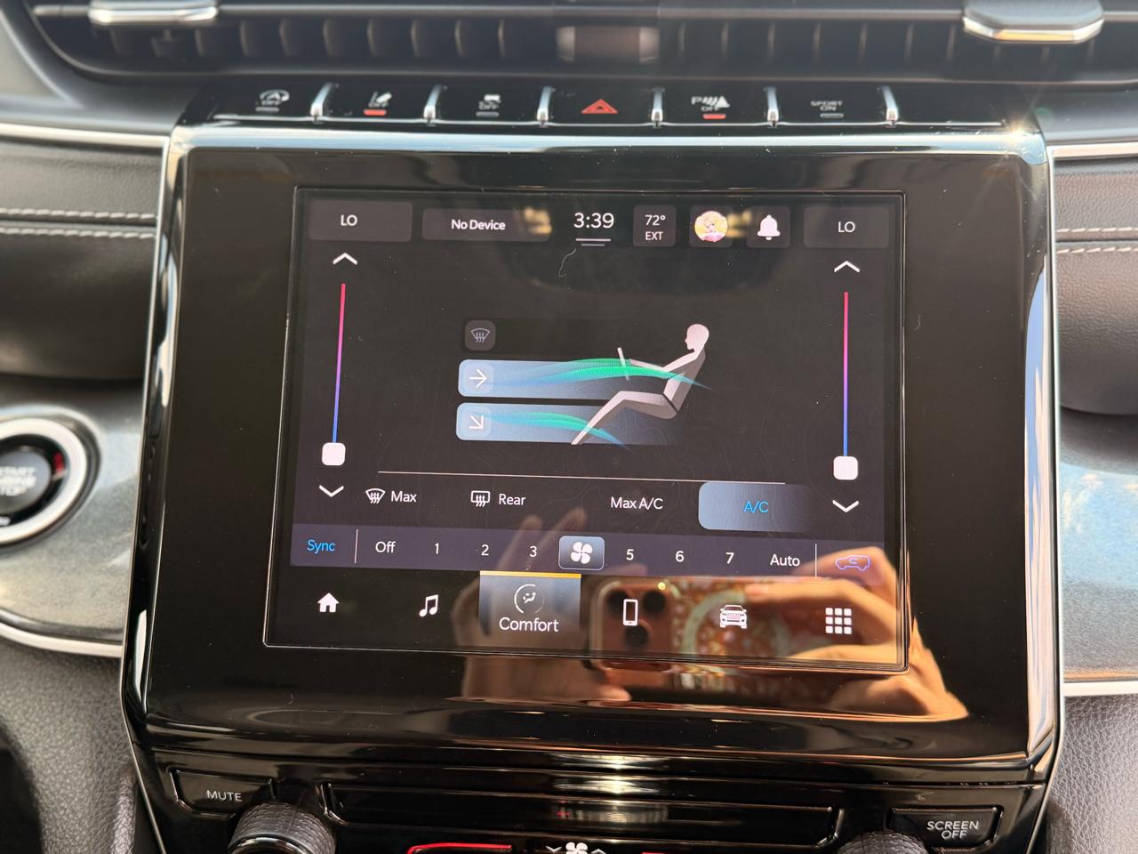 Jeep Grand Cherokee Laredo 4WD 2023