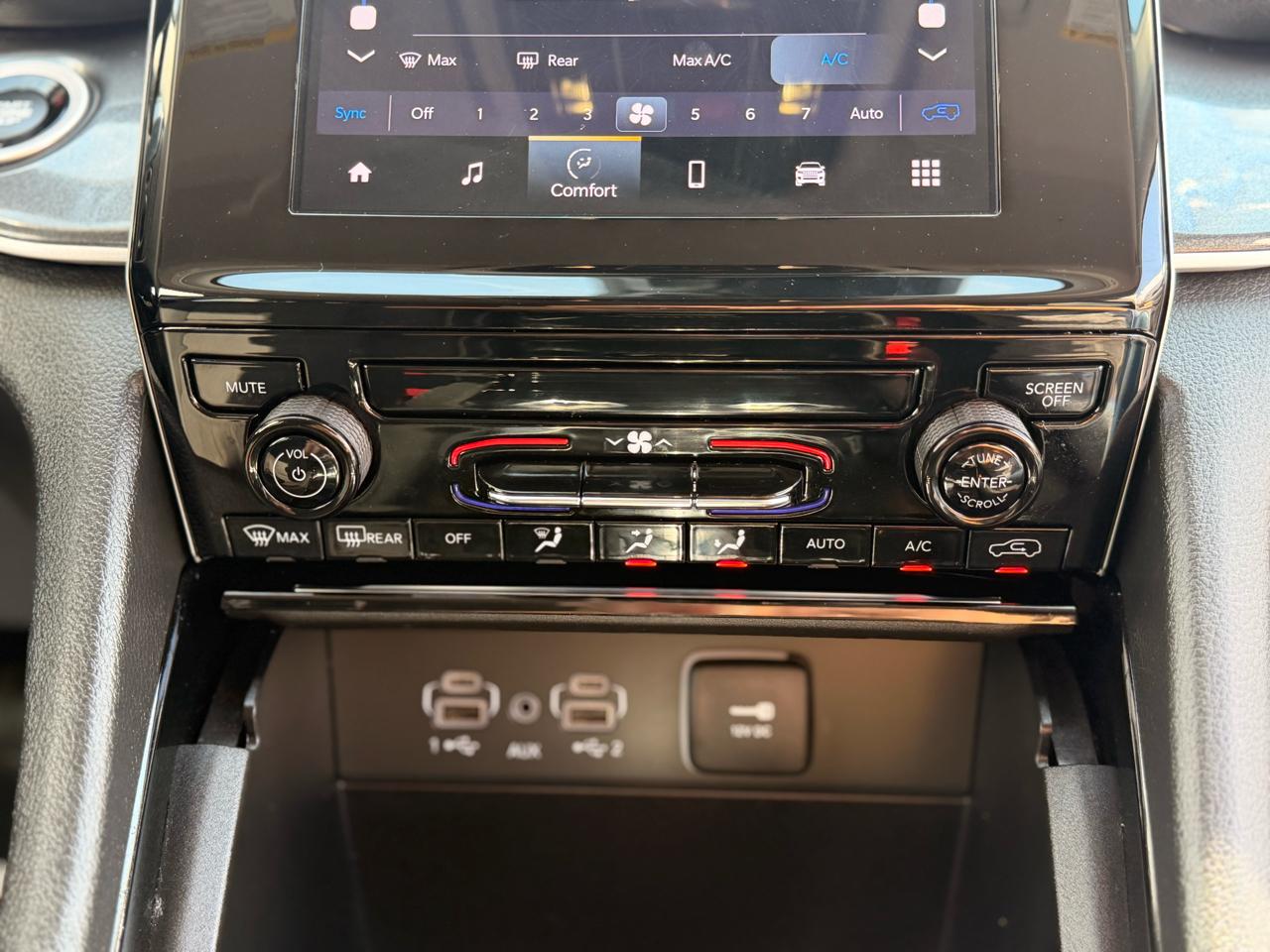 Jeep Grand Cherokee Laredo 4WD 2023