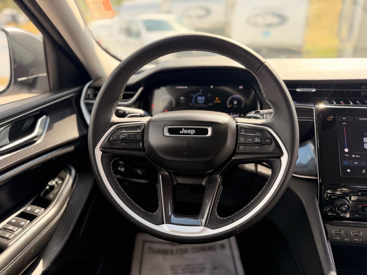 Jeep Grand Cherokee Laredo 4WD 2023