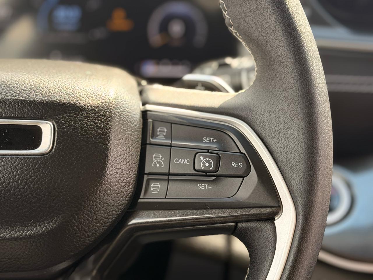 Jeep Grand Cherokee Laredo 4WD 2023