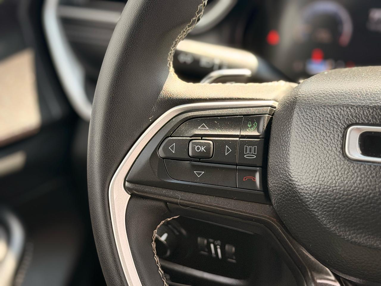 Jeep Grand Cherokee Laredo 4WD 2023