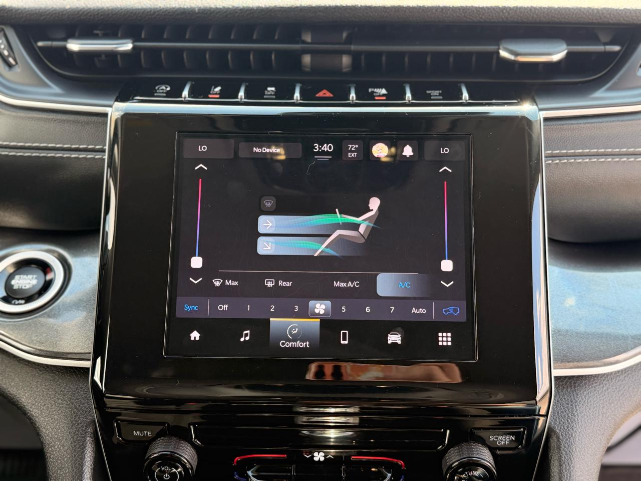Jeep Grand Cherokee Laredo 4WD 2023