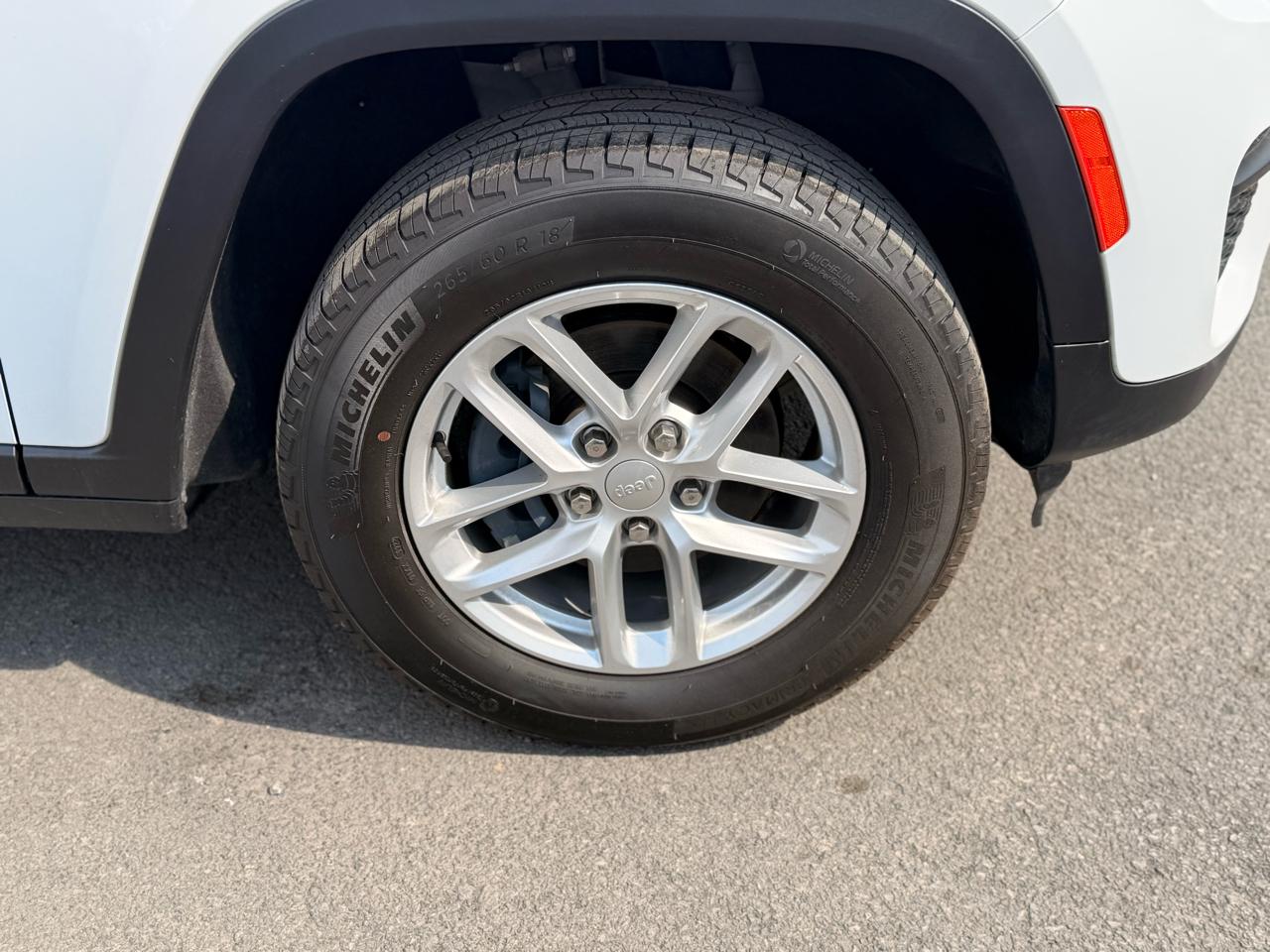 Jeep Grand Cherokee Laredo 4WD 2023
