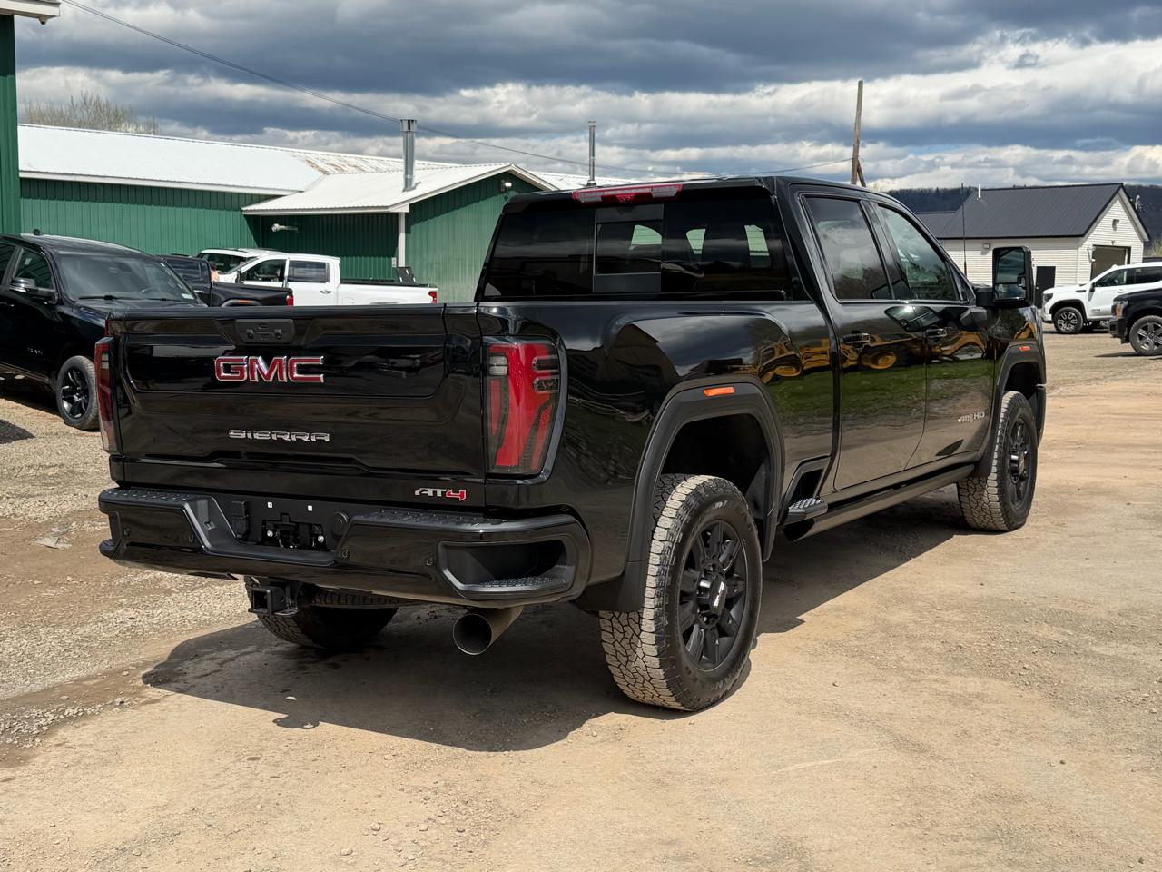 GMC Sierra 2500HD AT4 Crew Cab 4WD 2025