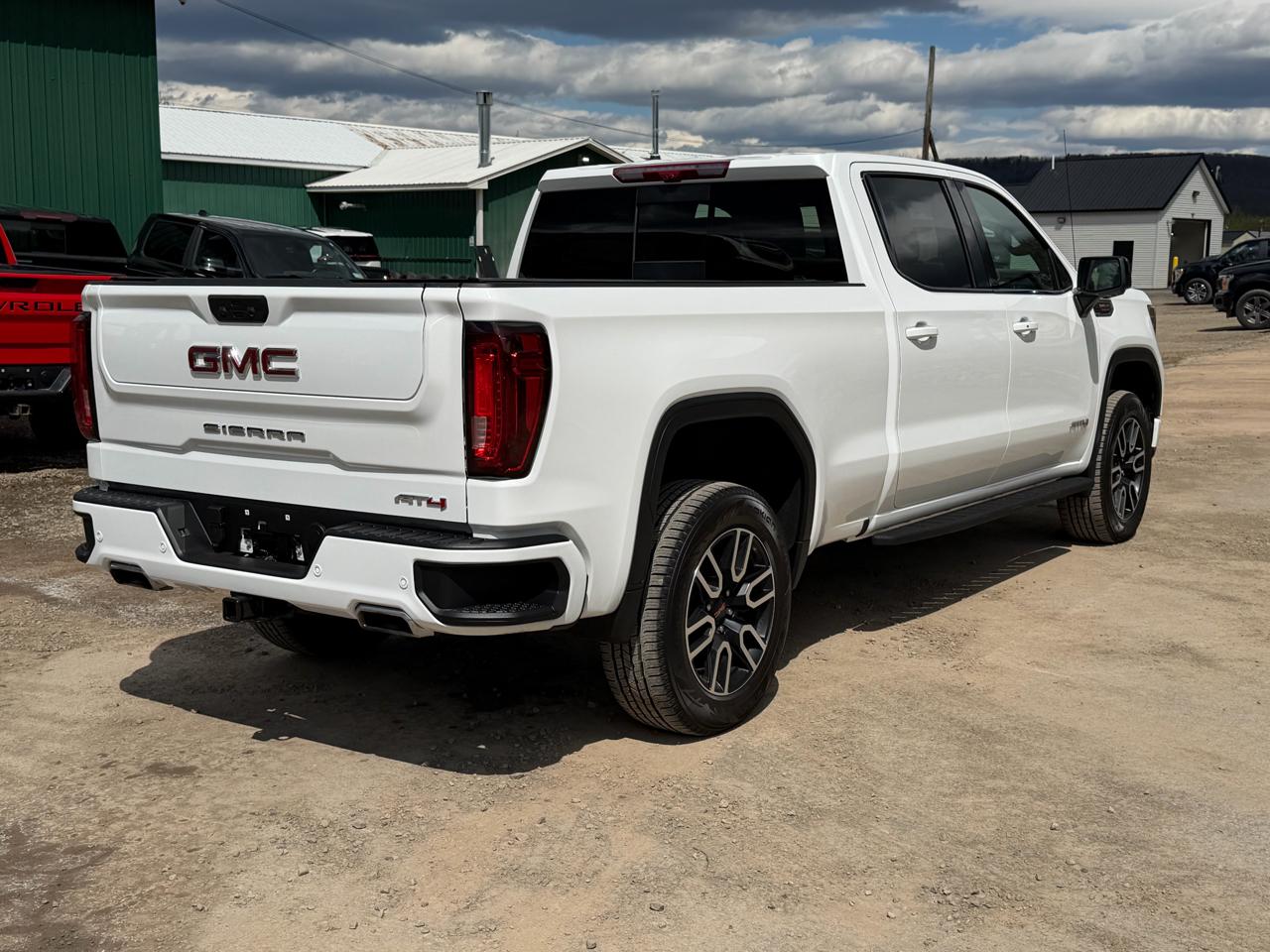 GMC Sierra 1500 AT4 Crew Cab 4WD 2025