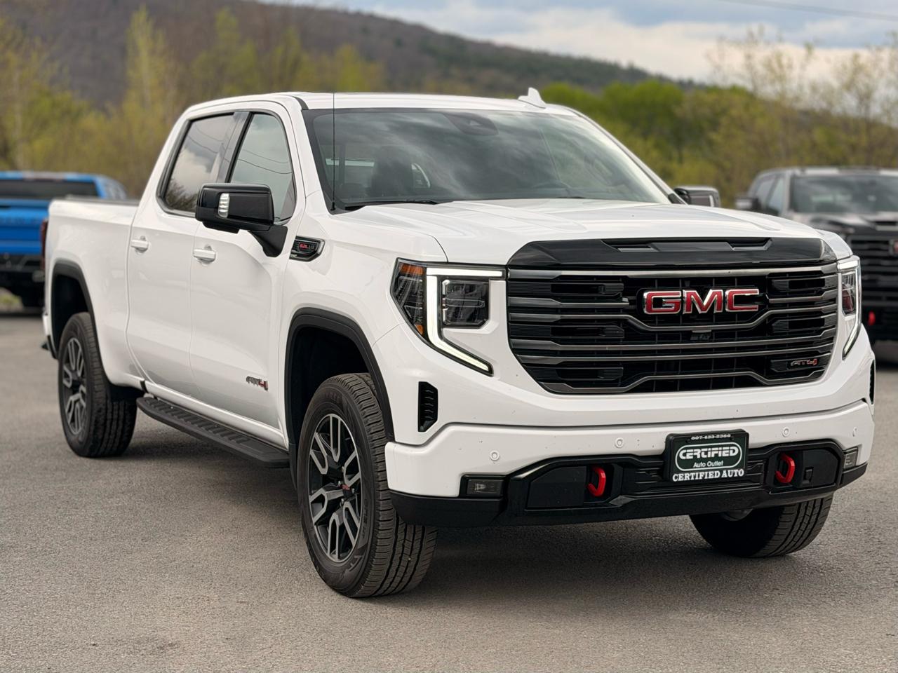 2025 GMC Sierra 1500 AT4 Crew Cab 4WD