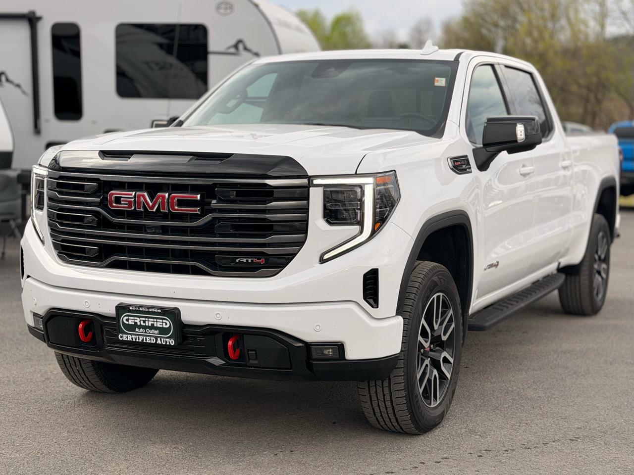 GMC Sierra 1500 AT4 Crew Cab 4WD 2025