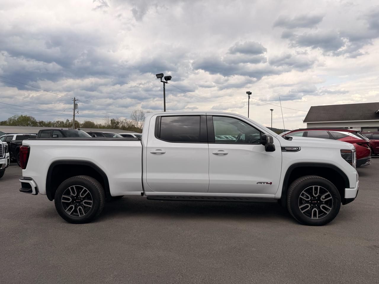 GMC Sierra 1500 AT4 Crew Cab 4WD 2025