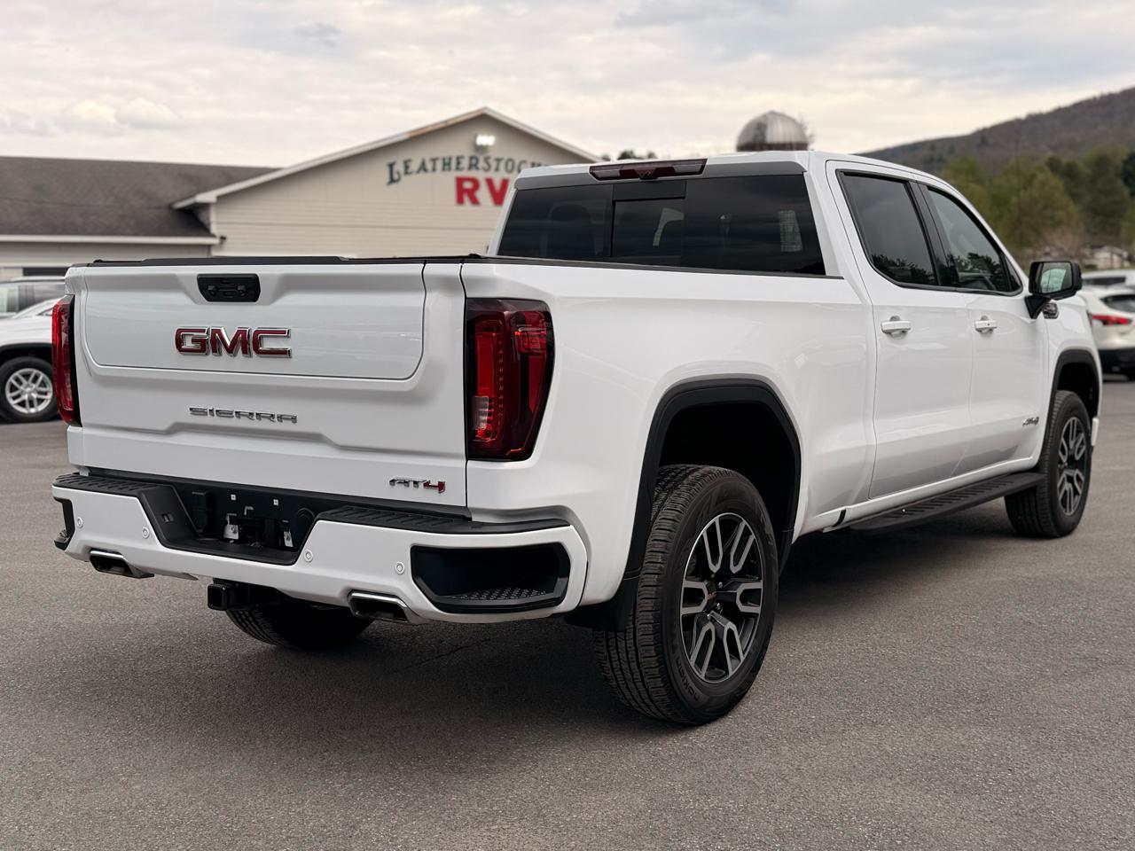 GMC Sierra 1500 AT4 Crew Cab 4WD 2025