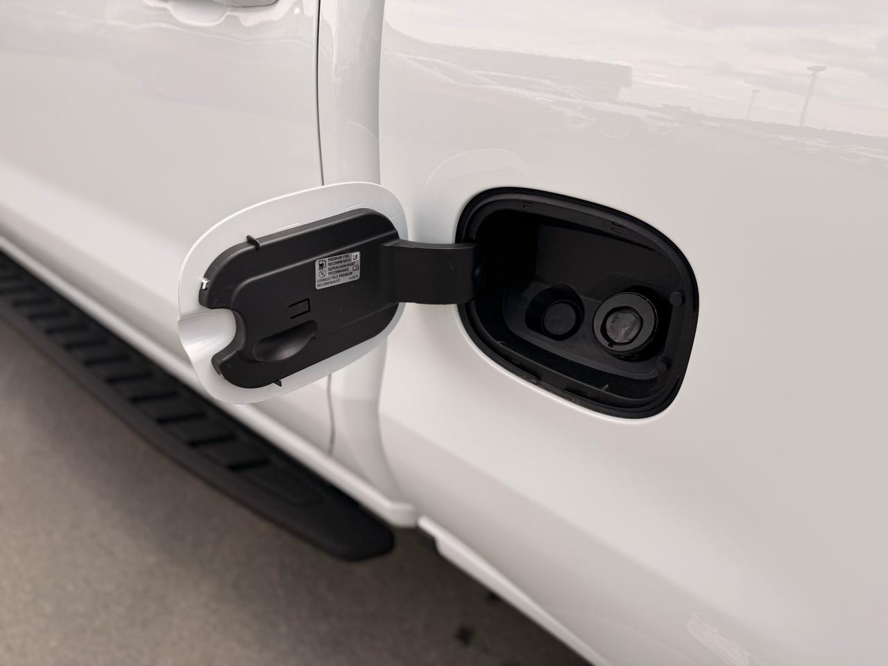 GMC Sierra 1500 AT4 Crew Cab 4WD 2025