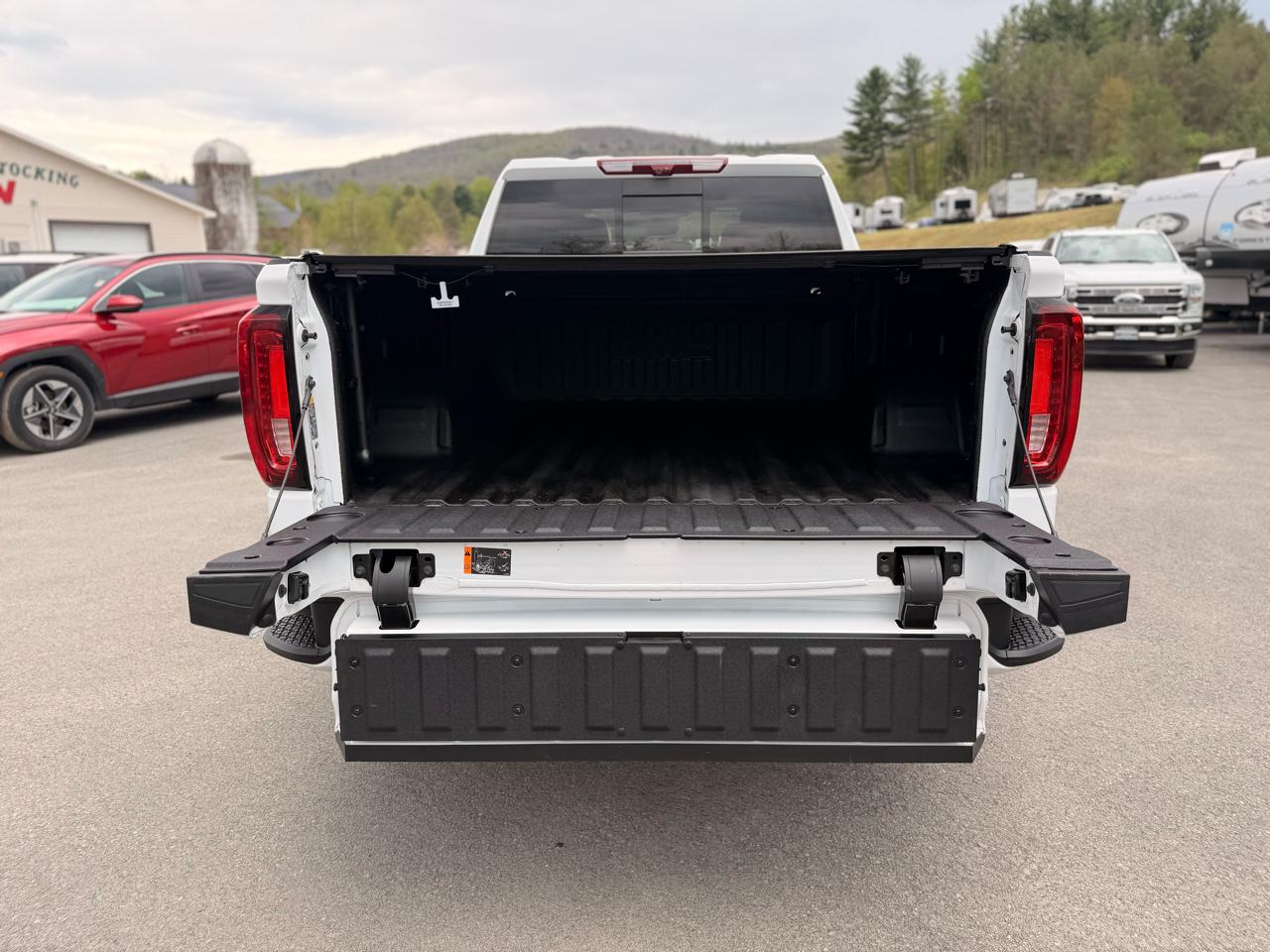 GMC Sierra 1500 AT4 Crew Cab 4WD 2025