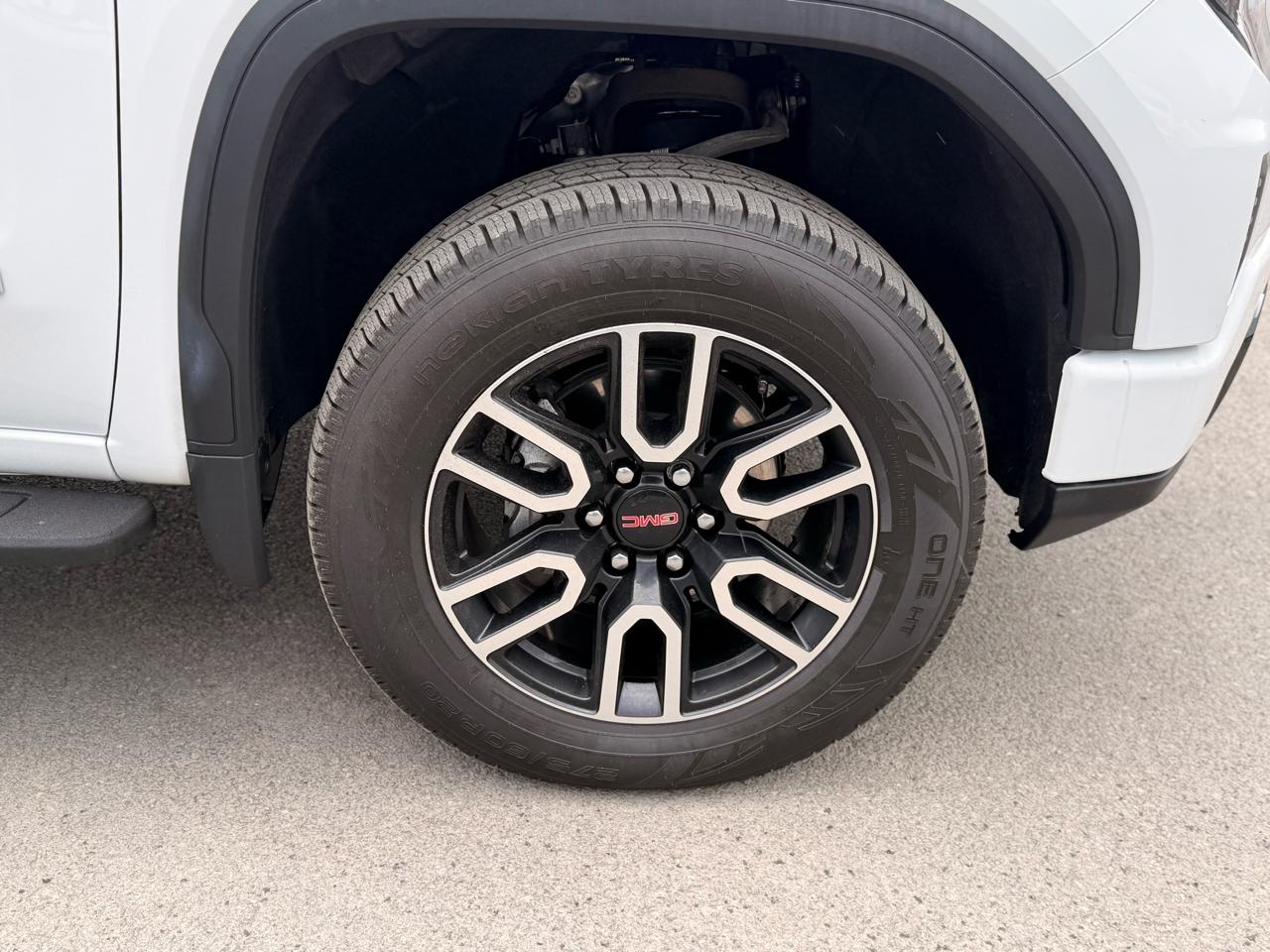GMC Sierra 1500 AT4 Crew Cab 4WD 2025
