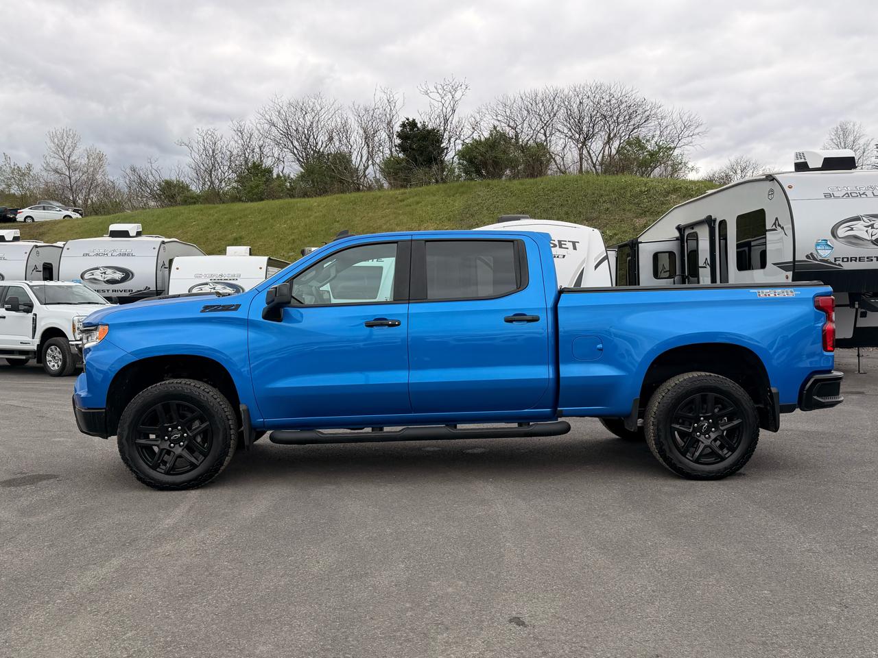 Chevrolet Silverado 1500 Trail Boss LT Crew Cab 4WD 2025
