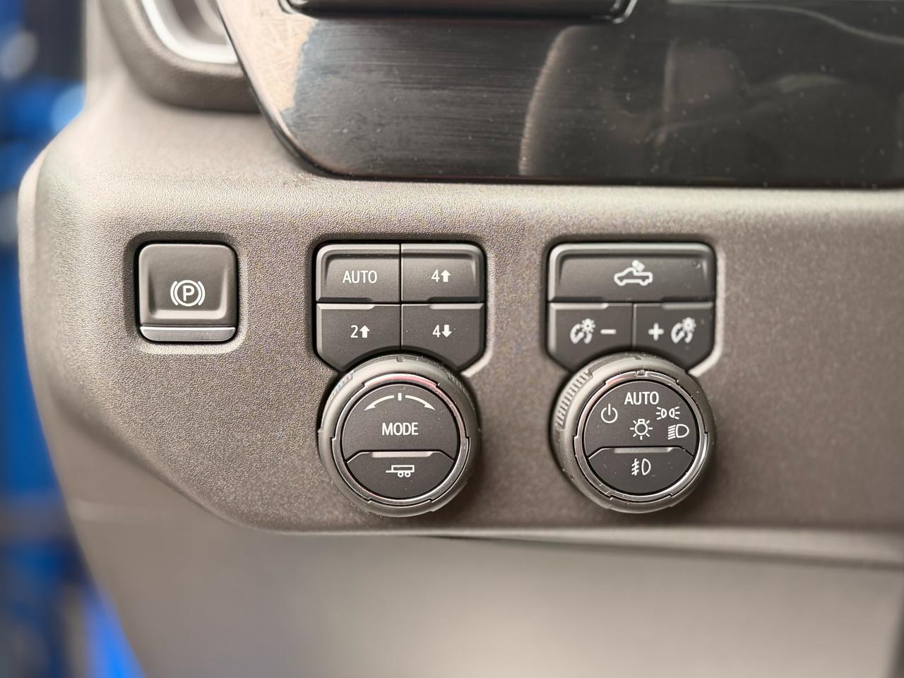 Chevrolet Silverado 1500 Trail Boss LT Crew Cab 4WD 2025