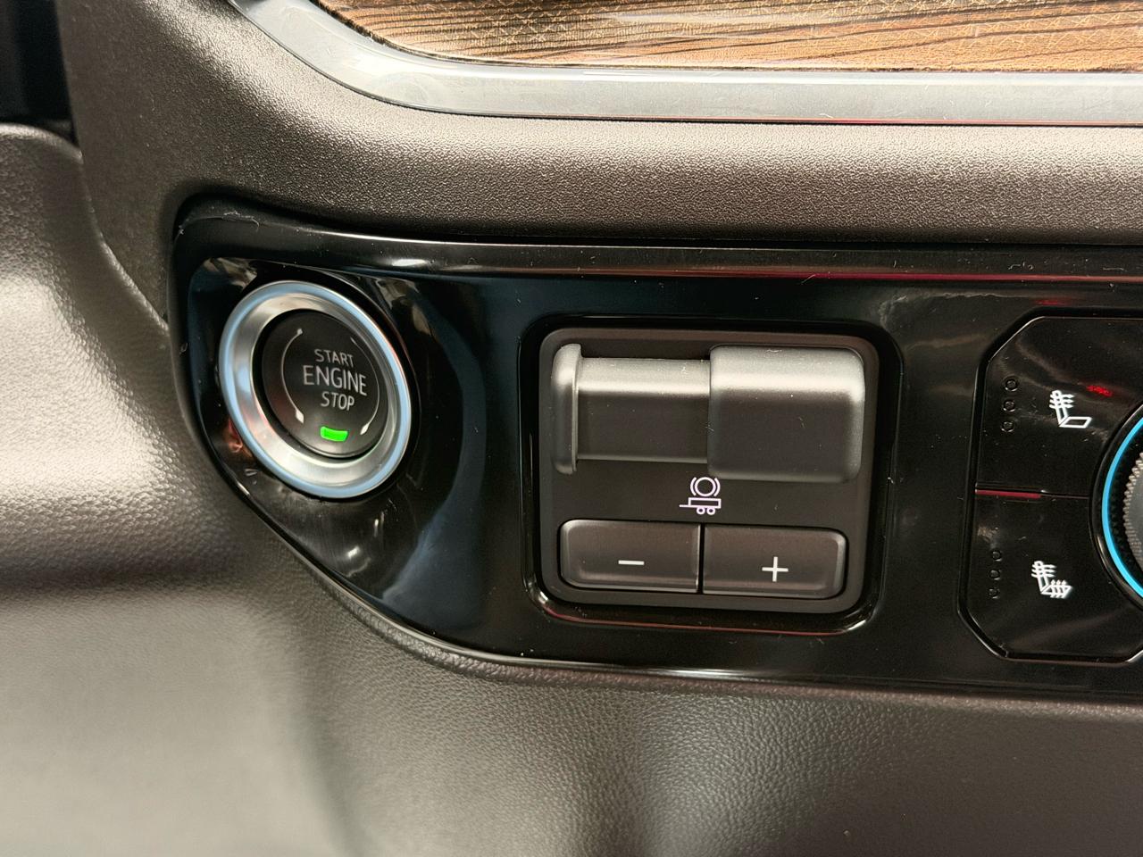 Chevrolet Silverado 1500 Trail Boss LT Crew Cab 4WD 2025