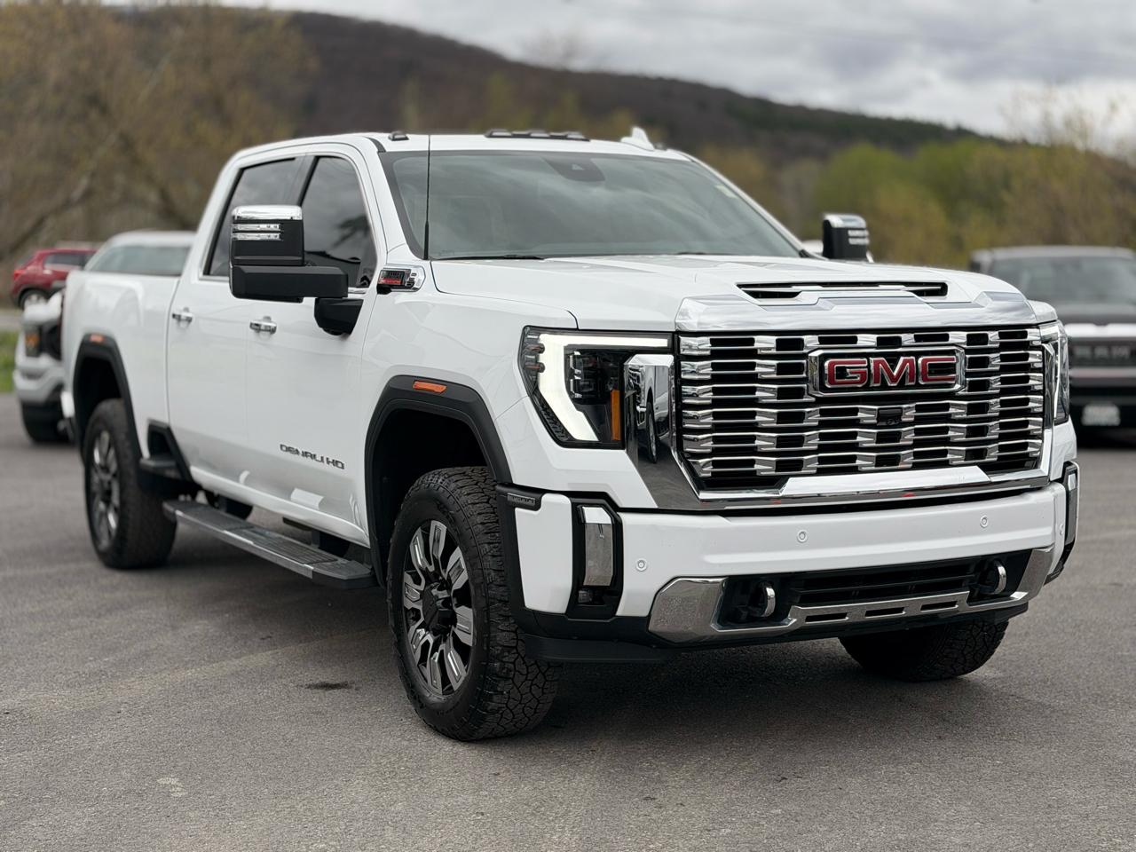GMC Sierra 3500HD Denali Crew Cab 4WD 2025