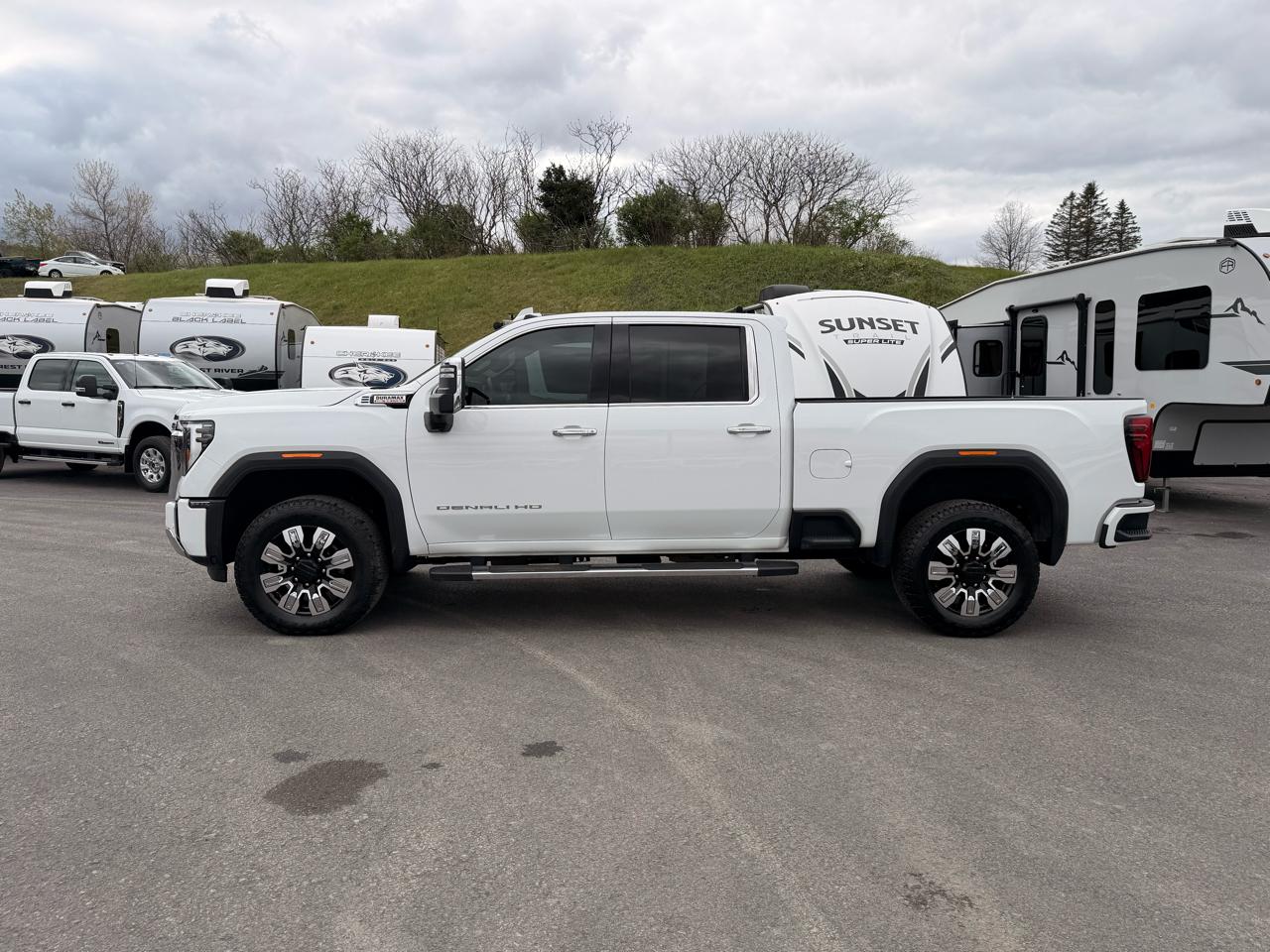 GMC Sierra 3500HD Denali Crew Cab 4WD 2025