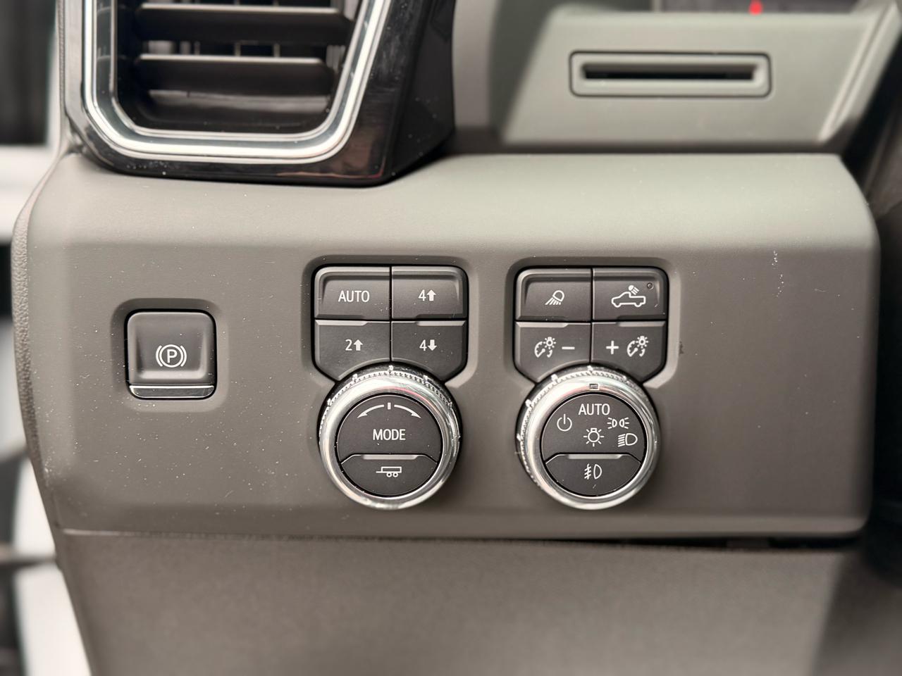 GMC Sierra 3500HD Denali Crew Cab 4WD 2025