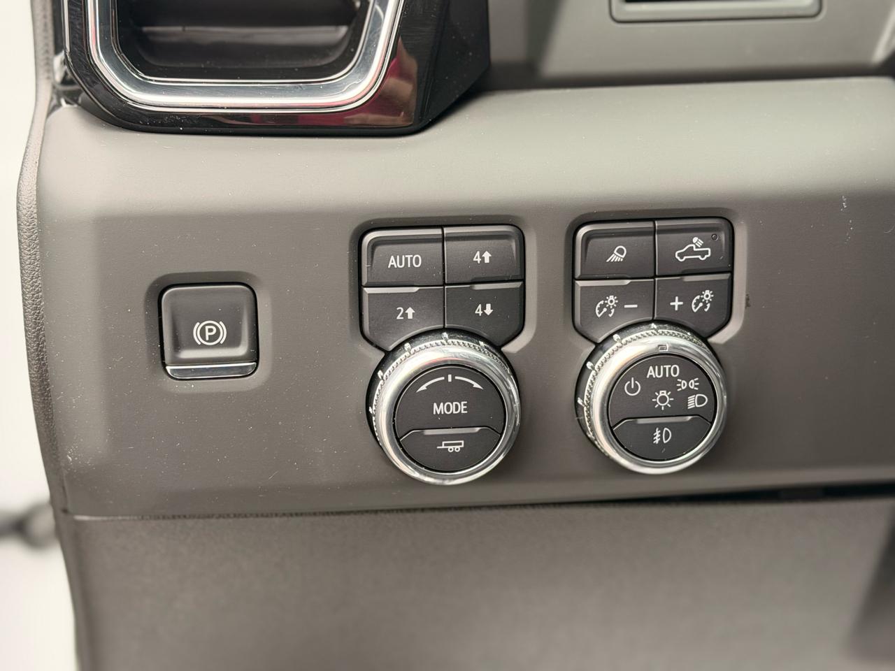 GMC Sierra 3500HD Denali Crew Cab 4WD 2025