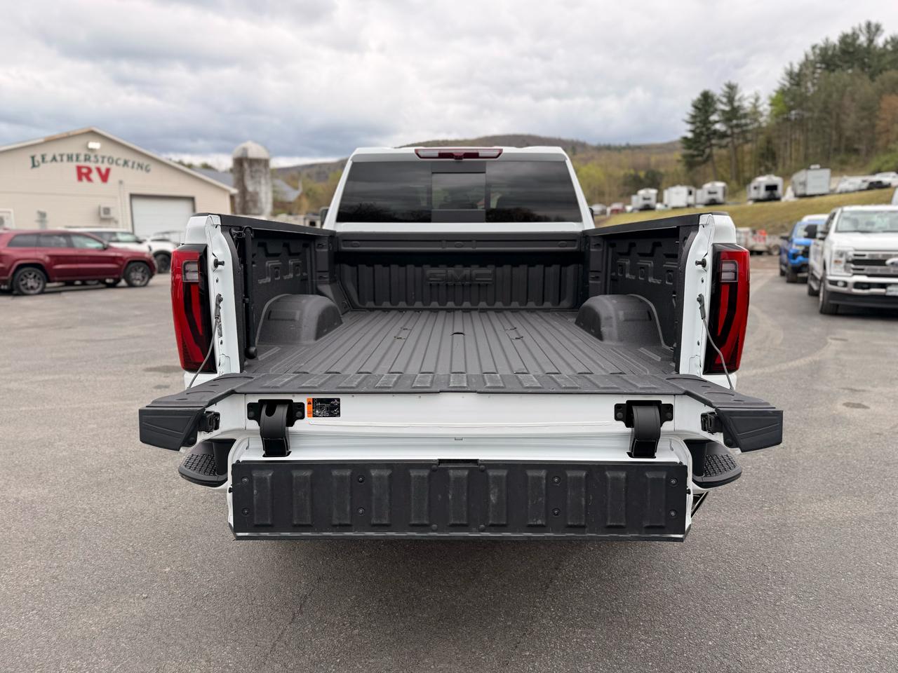 GMC Sierra 3500HD Denali Crew Cab 4WD 2025